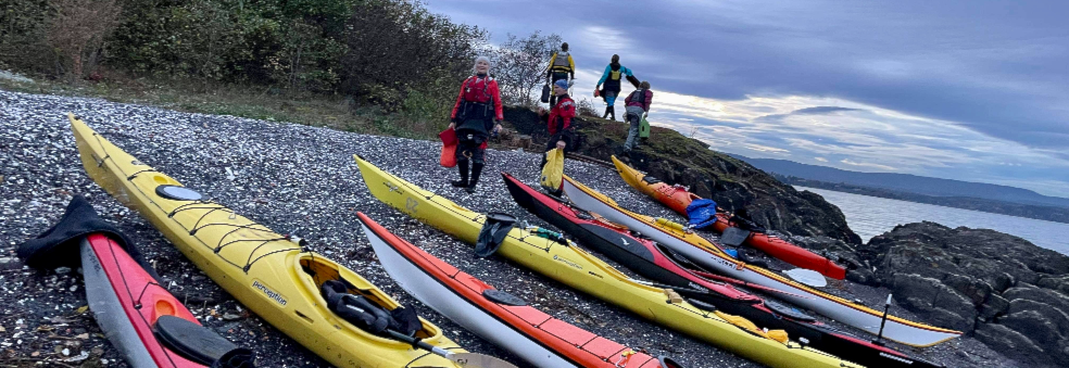 To aktivitetsledere, Anne Karine og Christine inviterer til overnattingstur i pinsen